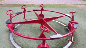 C låser sig och fastnar i ett spår.